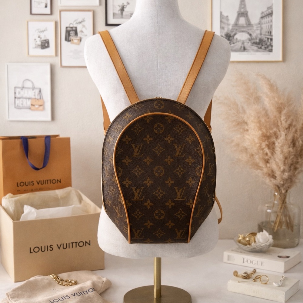 Louis Vuitton ellipse vintage backpack 🎒 nice condition included dust bag.